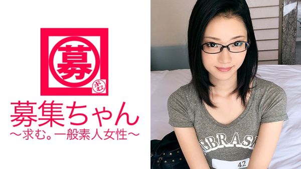 [261ARA-202]带眼镜的优雅女大学生 